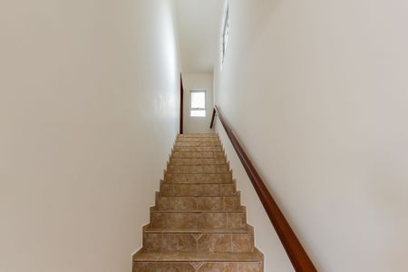 Casa à venda com 250m², 5 quartos e 4 vagas Casa à venda com 250m², 5 quartos e 4 vagasEscadas