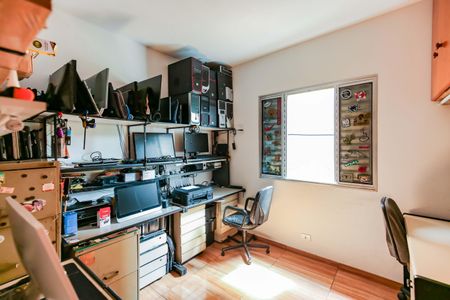 Quarto 2 de casa à venda com 5 quartos, 250m² em Vila Pirajussara, São Paulo