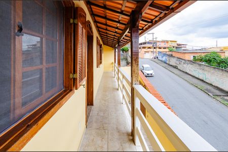 Casa à venda com 174m², 3 quartos e 4 vagasVaranda