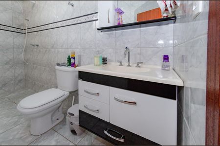 Casa à venda com 174m², 3 quartos e 4 vagasBanheiro 2