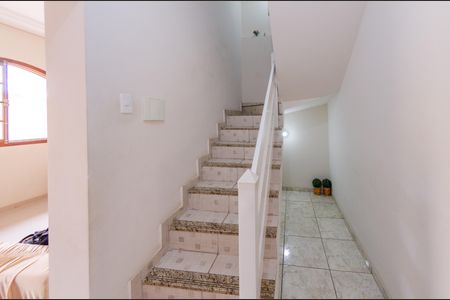 Casa à venda com 174m², 3 quartos e 4 vagasEscada