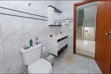 Casa à venda com 174m², 3 quartos e 4 vagasBanheiro 2