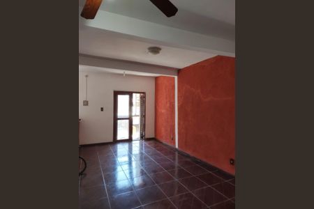 Sala de casa à venda com 3 quartos, 160m² em Costa E Silva, Porto Alegre