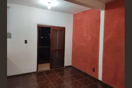 Casa à venda com 160m², 3 quartos e 2 vagas Casa à venda com 160m², 3 quartos e 2 vagasSala