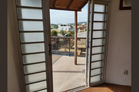 Casa à venda com 160m², 3 quartos e 2 vagas Casa à venda com 160m², 3 quartos e 2 vagasVaranda