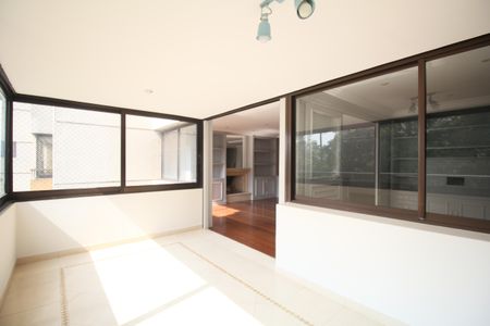 Varanda  de apartamento para alugar com 4 quartos, 186m² em Real Parque, São Paulo