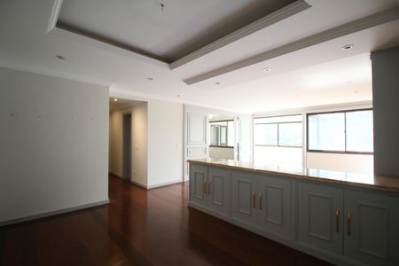 Sala de apartamento para alugar com 4 quartos, 186m² em Real Parque, São Paulo