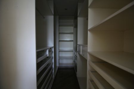 Apartamento para alugar com 186m², 4 quartos e 3 vagasCloset 