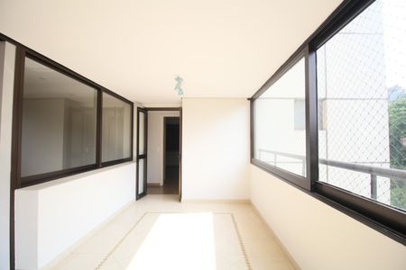 Varanda  de apartamento para alugar com 4 quartos, 186m² em Real Parque, São Paulo