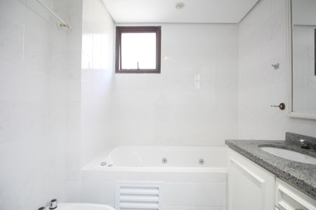 Apartamento para alugar com 186m², 4 quartos e 3 vagasBanheiro 1