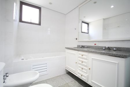 Apartamento para alugar com 186m², 4 quartos e 3 vagasBanheiro 1