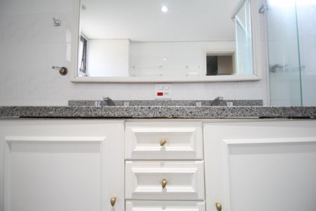 Apartamento para alugar com 186m², 4 quartos e 3 vagasBanheiro 1