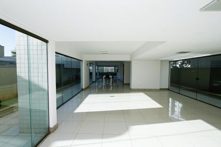 Apartamento para alugar com 220m², 3 quartos e 4 vagasÁrea comum - Salão de festas