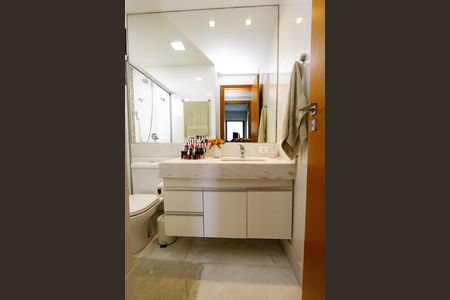 Apartamento para alugar com 220m², 3 quartos e 4 vagasBanheiro Social