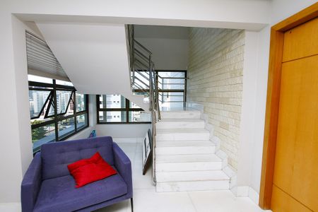 Apartamento para alugar com 220m², 3 quartos e 4 vagasEscada