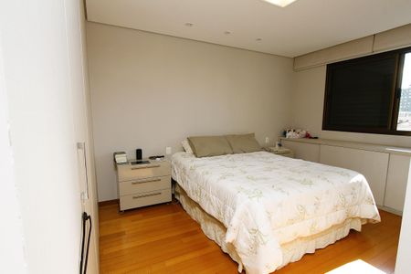 Apartamento para alugar com 220m², 3 quartos e 4 vagasQuarto 3 - Suíte