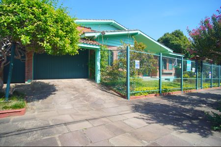 Casa à venda com 400m², 6 quartos e 2 vagasFachada