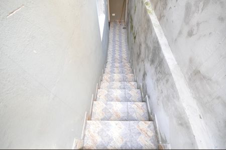 Casa para alugar com 76m², 2 quartos e sem vagaEscada de acesso