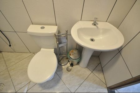 Casa para alugar com 76m², 2 quartos e sem vagaBanheiro