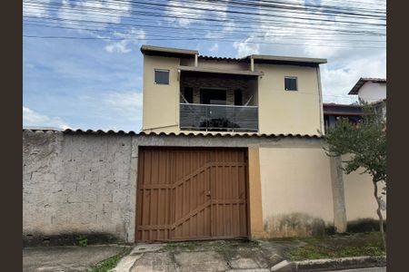 Casa à venda com 180m², 3 quartos e 2 vagasFachada