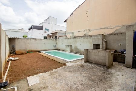 Casa à venda com 180m², 3 quartos e 2 vagasQuintal