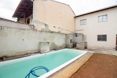 Casa à venda com 180m², 3 quartos e 2 vagasPiscina