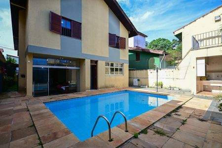 Casa à venda com 327m², 4 quartos e 2 vagasPiscina