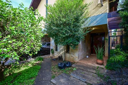 Casa à venda com 327m², 4 quartos e 2 vagasEntrada