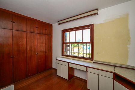 Casa à venda com 327m², 4 quartos e 2 vagasSuíte 2