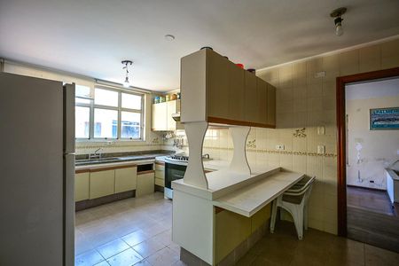 Casa à venda com 327m², 4 quartos e 2 vagasCozinha