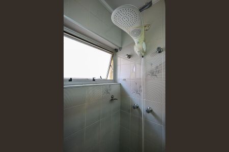 Casa à venda com 327m², 4 quartos e 2 vagasChuveiro do banheiro da Suíte 3