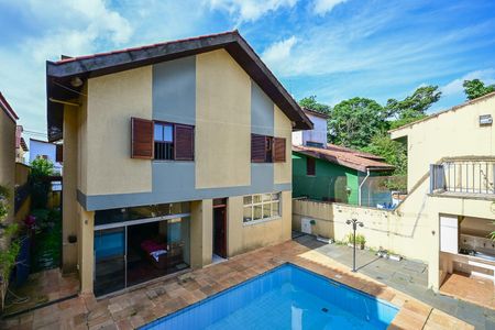 Casa à venda com 327m², 4 quartos e 2 vagasFachada Posterior