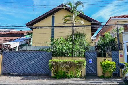 Casa à venda com 327m², 4 quartos e 2 vagasFachada