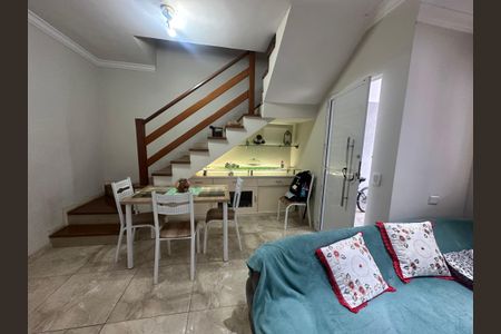Casa de condomínio à venda com 136m², 3 quartos e 2 vagas Casa de condomínio à venda com 136m², 3 quartos e 2 vagasSala