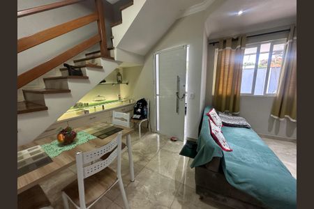 Casa de condomínio à venda com 136m², 3 quartos e 2 vagas Casa de condomínio à venda com 136m², 3 quartos e 2 vagasSala