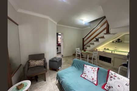 Casa de condomínio à venda com 136m², 3 quartos e 2 vagas Casa de condomínio à venda com 136m², 3 quartos e 2 vagasSala