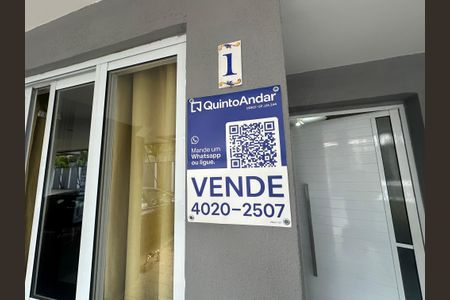 Casa de condomínio à venda com 136m², 3 quartos e 2 vagas Casa de condomínio à venda com 136m², 3 quartos e 2 vagasFachada