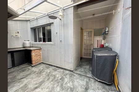 Casa de condomínio à venda com 136m², 3 quartos e 2 vagas Casa de condomínio à venda com 136m², 3 quartos e 2 vagasQuintal