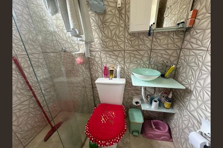 Casa de condomínio à venda com 136m², 3 quartos e 2 vagas Casa de condomínio à venda com 136m², 3 quartos e 2 vagasBanheiro da Suíte