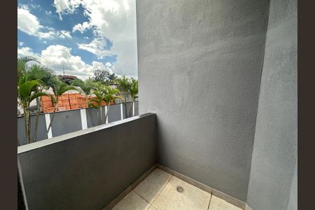 Casa de condomínio à venda com 136m², 3 quartos e 2 vagas Casa de condomínio à venda com 136m², 3 quartos e 2 vagasVaranda