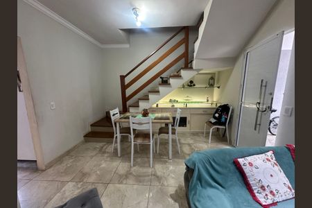 Casa de condomínio à venda com 136m², 3 quartos e 2 vagas Casa de condomínio à venda com 136m², 3 quartos e 2 vagasSala