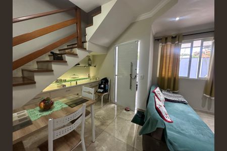 Casa de condomínio à venda com 136m², 3 quartos e 2 vagas Casa de condomínio à venda com 136m², 3 quartos e 2 vagasSala