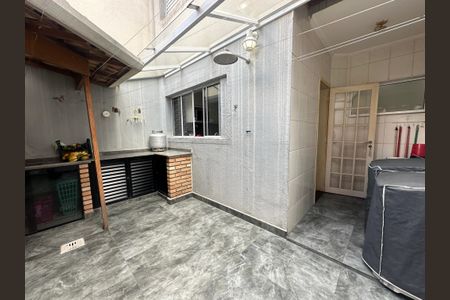 Casa de condomínio à venda com 136m², 3 quartos e 2 vagas Casa de condomínio à venda com 136m², 3 quartos e 2 vagasQuintal