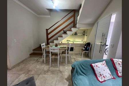 Casa de condomínio à venda com 136m², 3 quartos e 2 vagas Casa de condomínio à venda com 136m², 3 quartos e 2 vagasSala