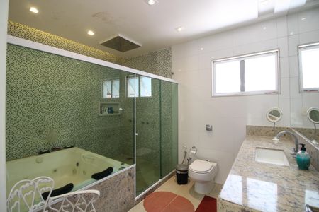 Casa de condomínio à venda com 329m², 4 quartos e 3 vagasQuarto 4 - Suíte