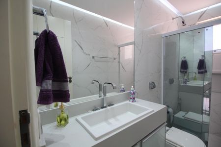 Casa de condomínio à venda com 329m², 4 quartos e 3 vagasBanheiro Social