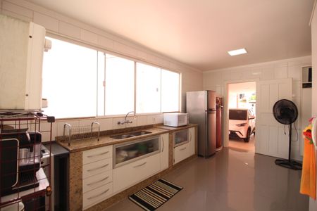 Casa de condomínio à venda com 329m², 4 quartos e 3 vagasCozinha