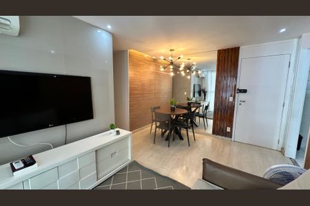 Sala de apartamento para alugar com 2 quartos, 70m² em Barra da Tijuca, Rio de Janeiro
