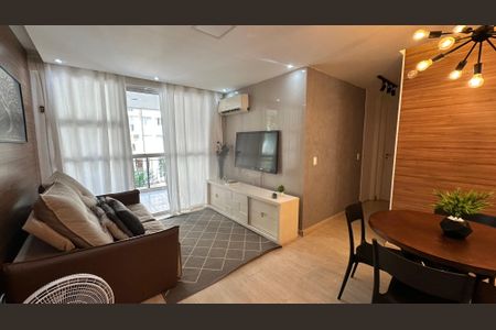 Sala de apartamento para alugar com 2 quartos, 70m² em Barra da Tijuca, Rio de Janeiro