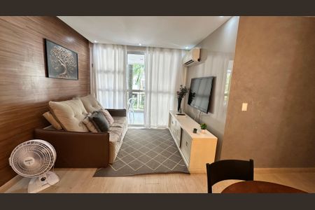 Sala de apartamento para alugar com 2 quartos, 70m² em Barra da Tijuca, Rio de Janeiro